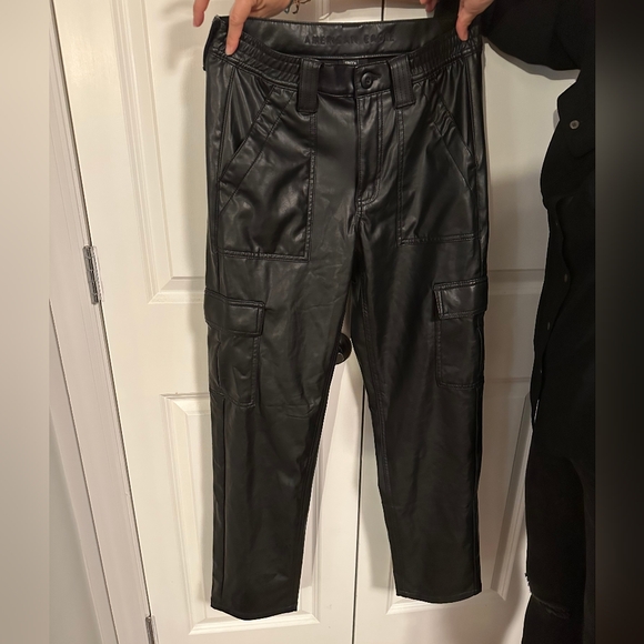 American Eagle AE Stretch High-Waisted Vegan Leather Straight Cargo Pant Size 6 - Picture 2 of 4